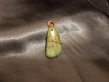 Load image into Gallery viewer, Jade pendant

