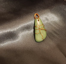 Load image into Gallery viewer, Jade pendant
